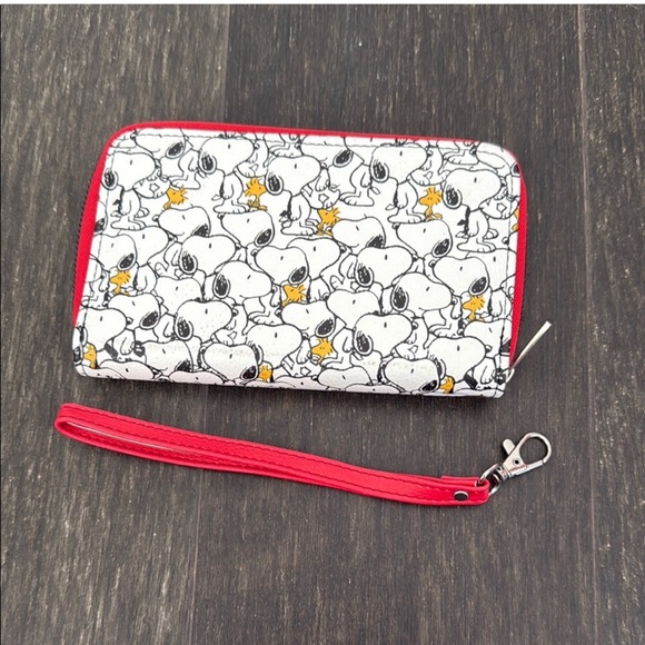 Snoopy Print Wristlet Wallet - Picture 2 of 4